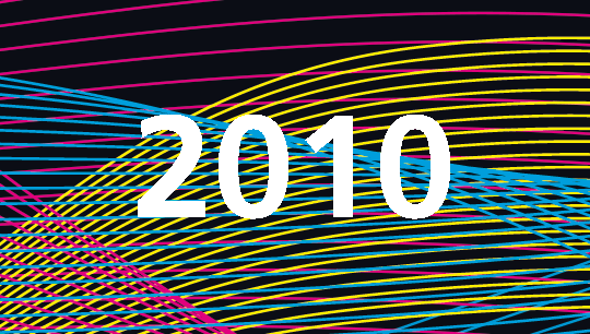 Das Jahr 2010 auf einem dunklen Hintergrund mit vielen welligen Linien in rosa, blau und gelb